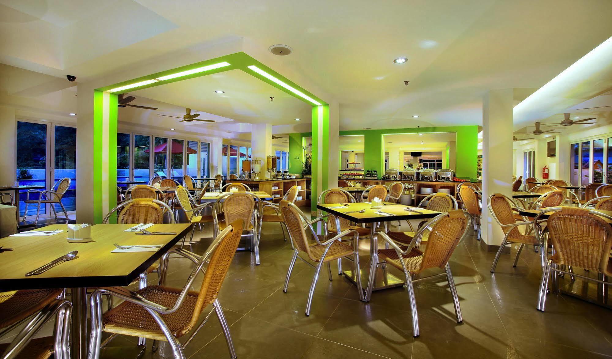 Favehotel Cenang Beach Langkawi Exterior foto